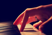 凯旋之歌：克尔星费尔特队前锋戴帽，闪耀绿茵场，铸就辉煌大胜！