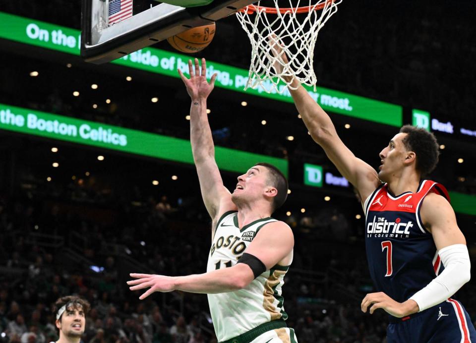 尼克斯客场击败雄鹿,取得十连胜!的简单介绍 尼克斯客场击败雄鹿,取得十连胜!的简单介绍