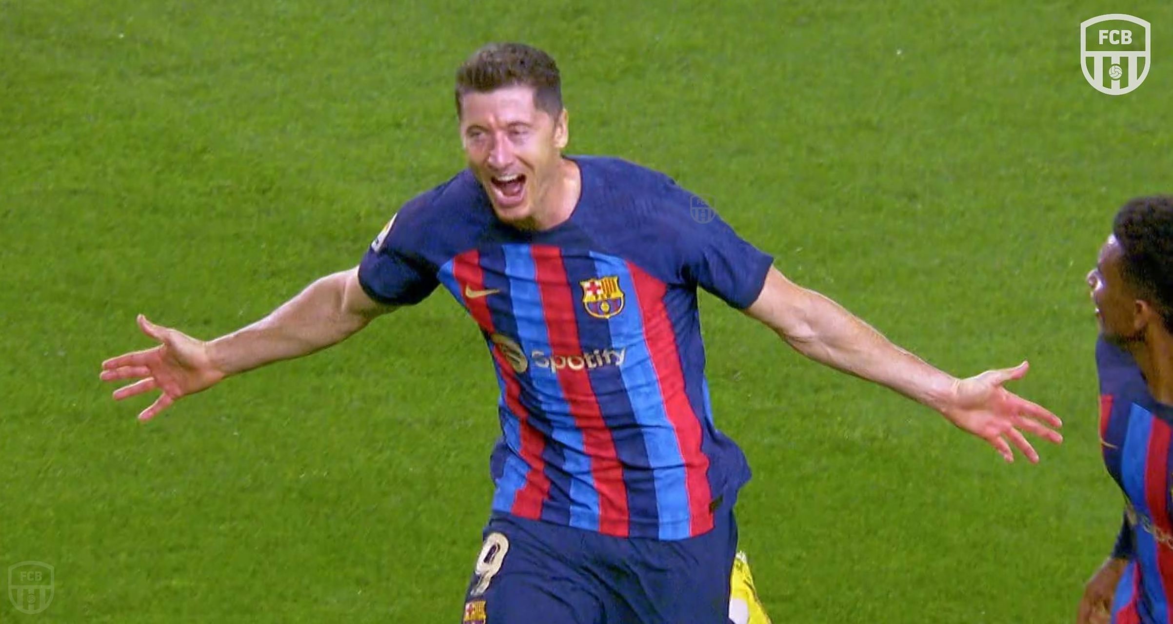 莱万多夫斯基全场发威,拜仁轻取胜利 莱万多夫斯基全场发威,拜仁轻取胜利