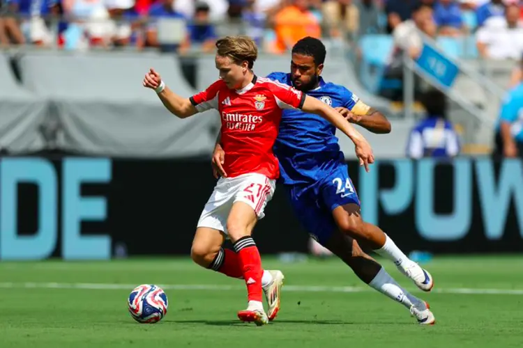 爱游戏中国官网-包含国内豪门球队交锋，赛场上燃情激烈的词条