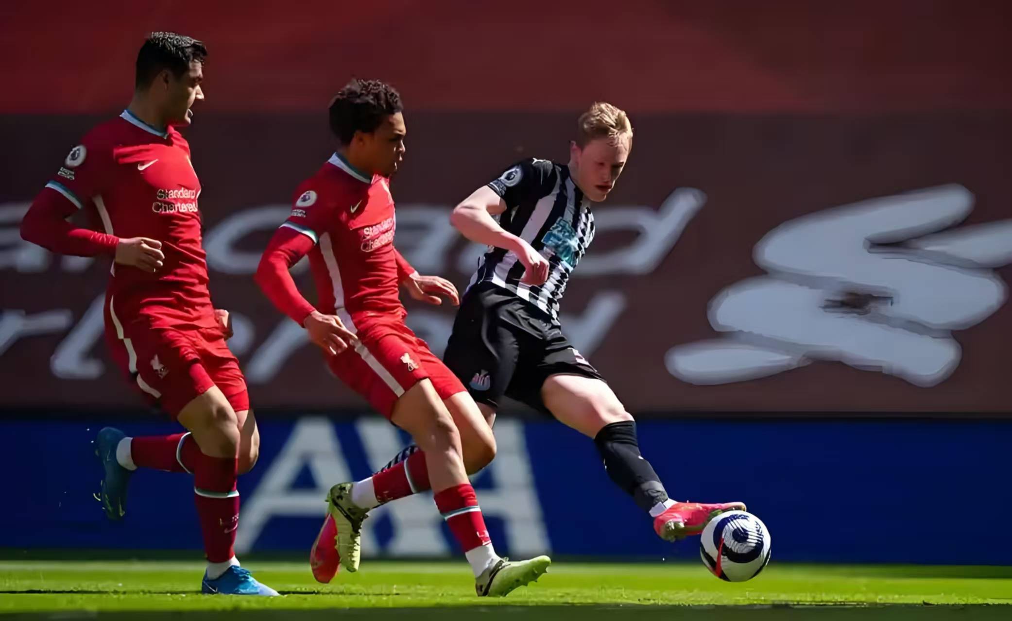 爱游戏登录-阿森纳在英超联赛上攀升至前列