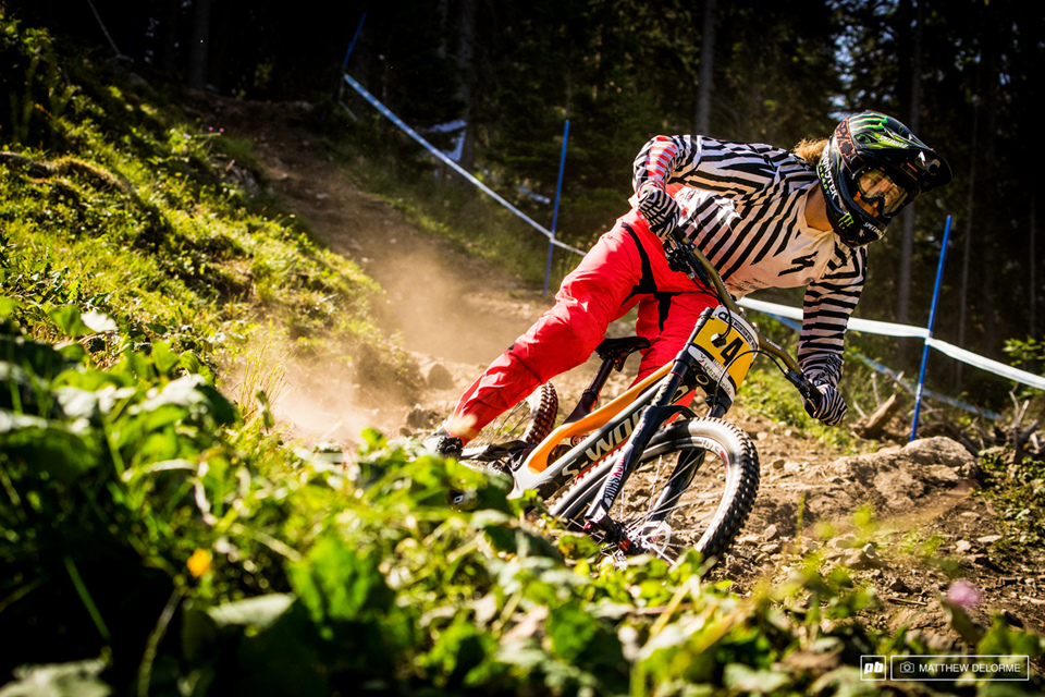 瑞士队在客场比赛中拼尽全力，赢得关键胜利的简单介绍