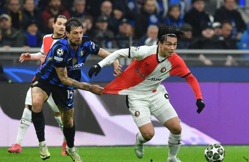 爱游戏官网入口-欧冠联赛的强队轮番出击，实力尽显