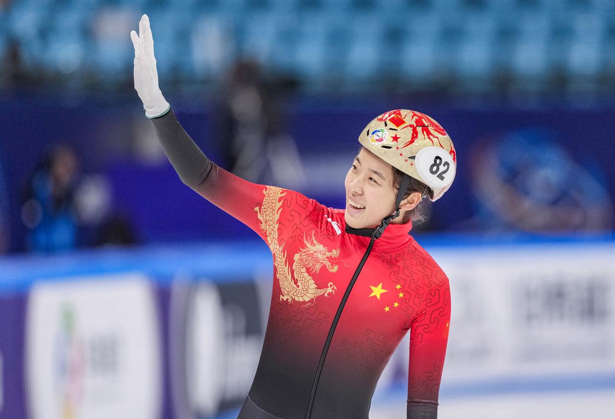 短道速滑女子半决赛惊险比赛 短道速滑女子半决赛惊险比赛