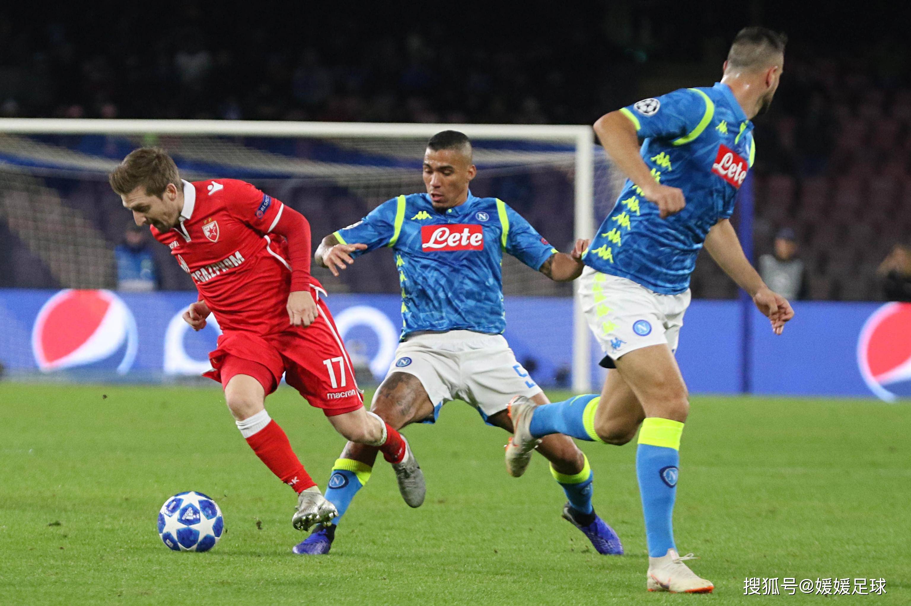 关于足球队员配合默契，实力迅速提升的信息