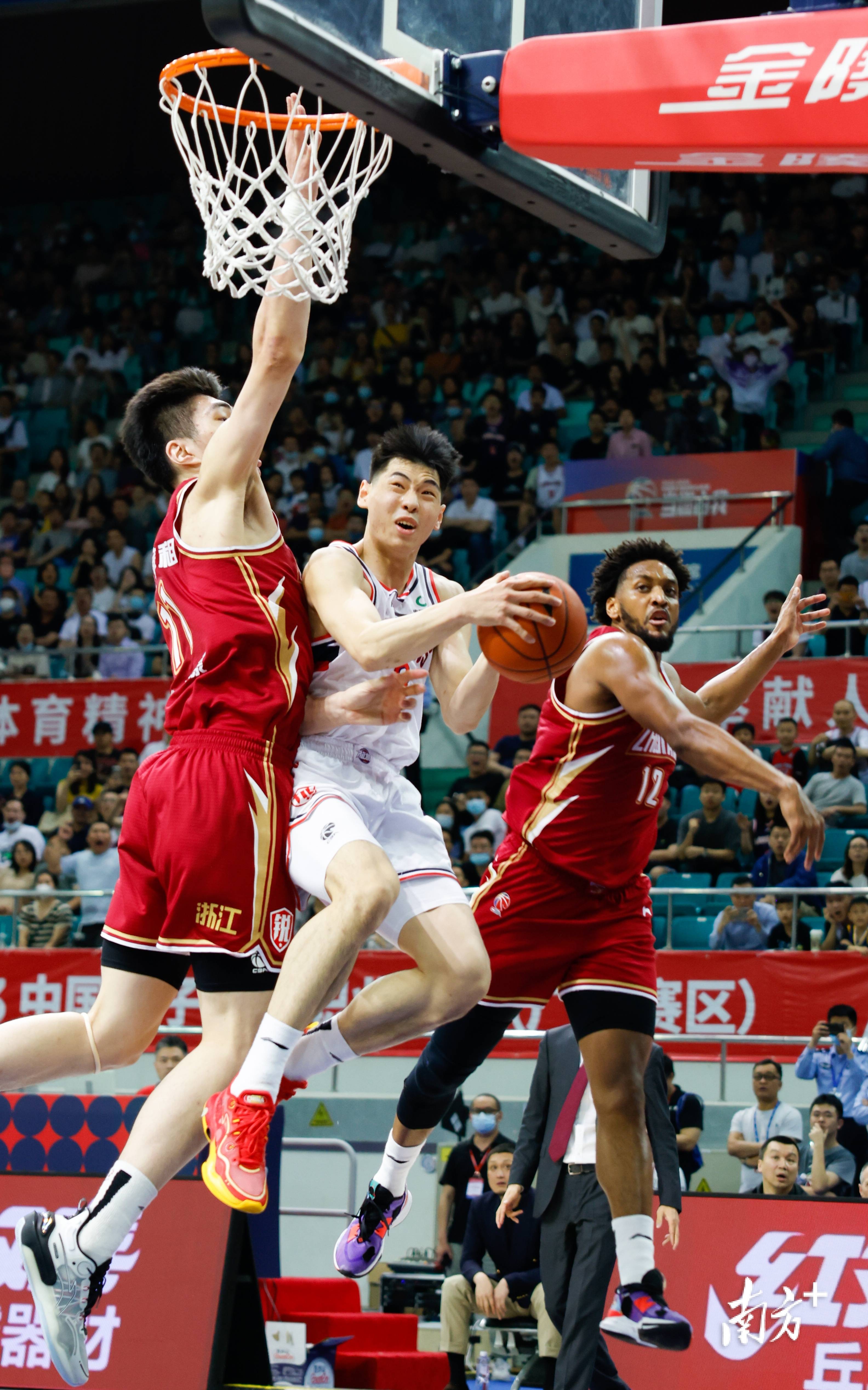 哈萨克斯坦队胜利带来惊喜 哈萨克斯坦队胜利带来惊喜