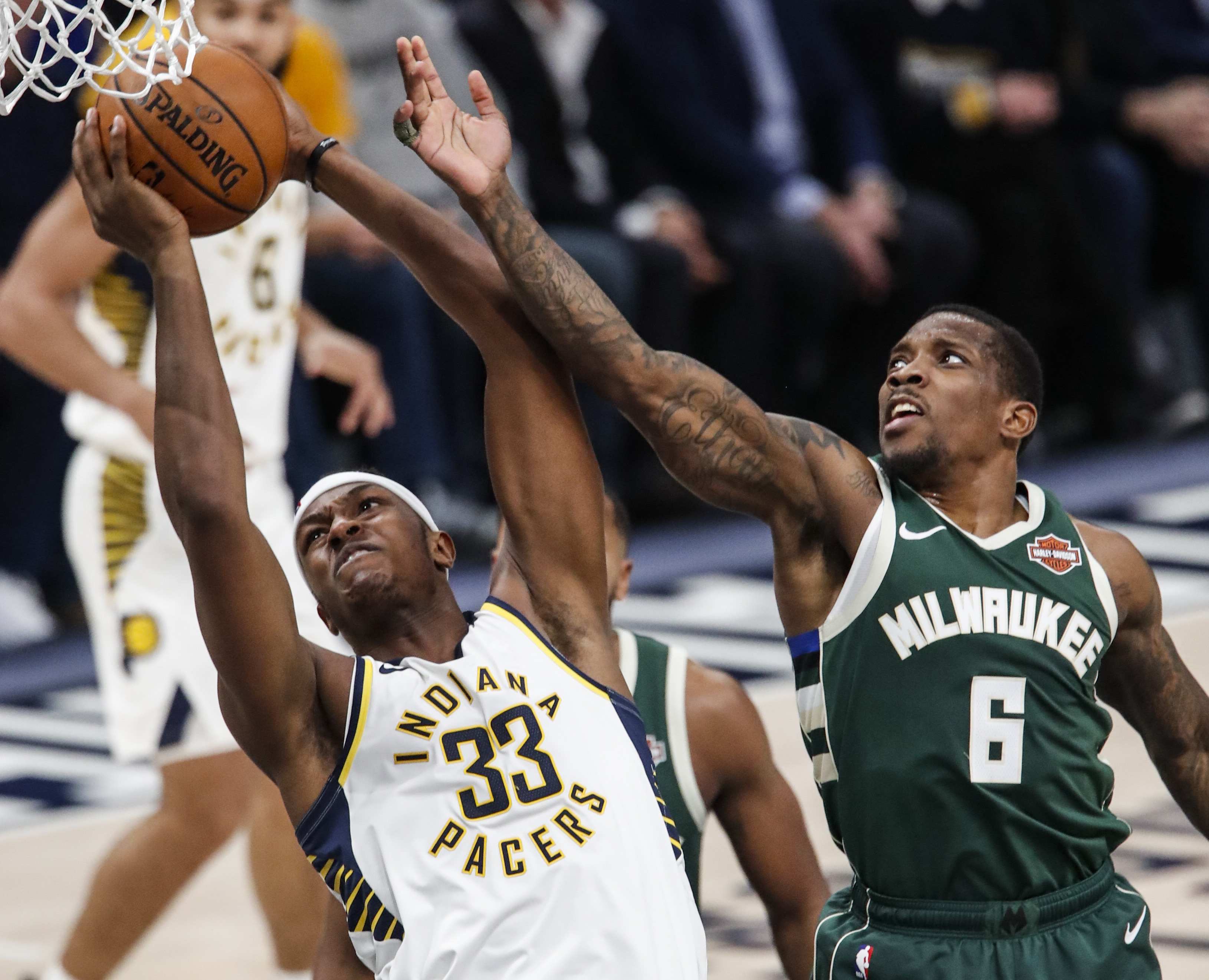 爱游戏体育地址-火箭队惊险胜出，雄鹿队遗憾败局