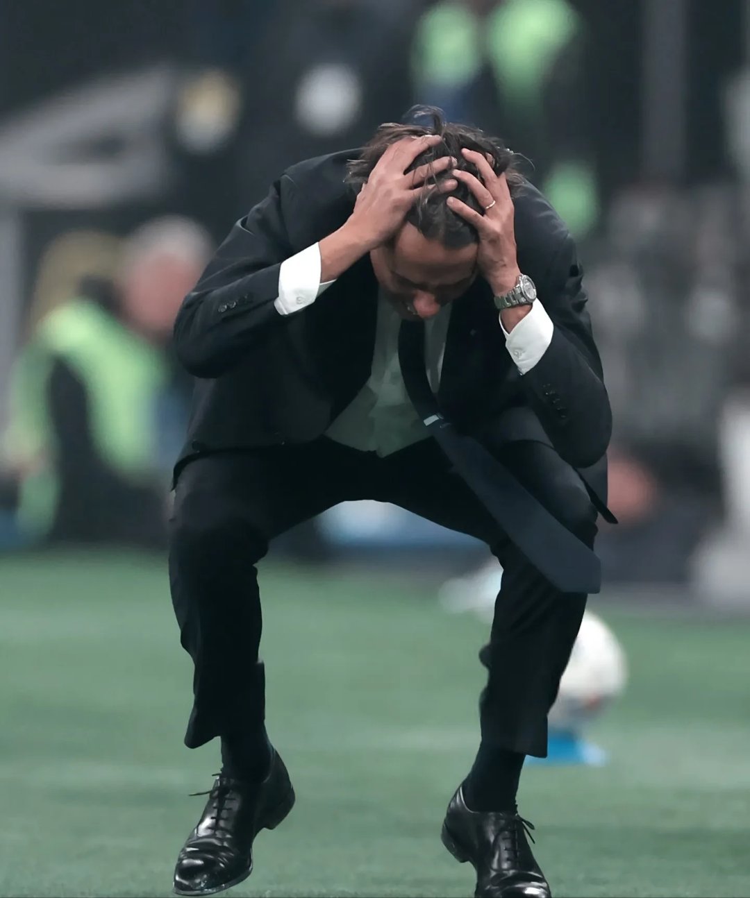 爱游戏网页版入口-AC米兰防守型后卫亚伦-拉莫斯面临伤病困扰，或将缺席重要比赛