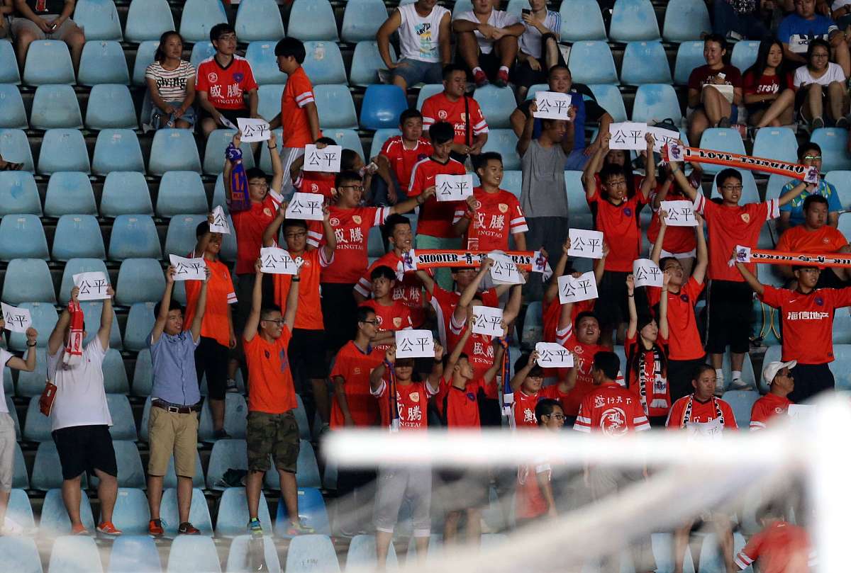 包含高强度比赛中球员们努力拼搏，取得胜利！的词条