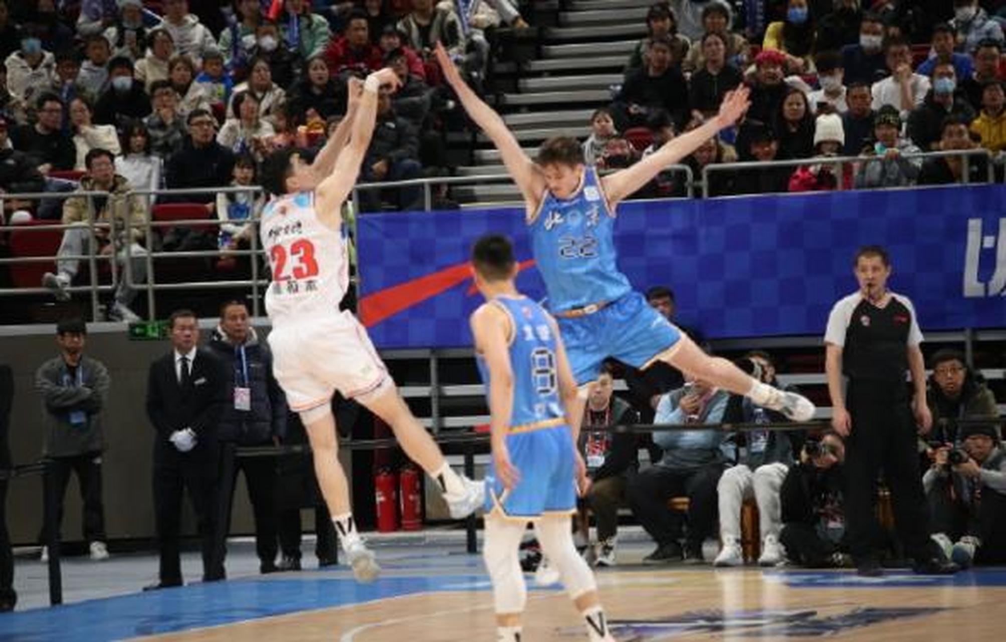 新疆男篮主场遭遇惨败,不敌湖南队 新疆男篮主场遭遇惨败,不敌湖南队