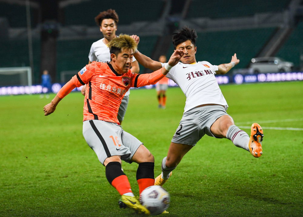 爱游戏中国官网-建业队主场迎战河北队，双方拼尽全力求胜的简单介绍