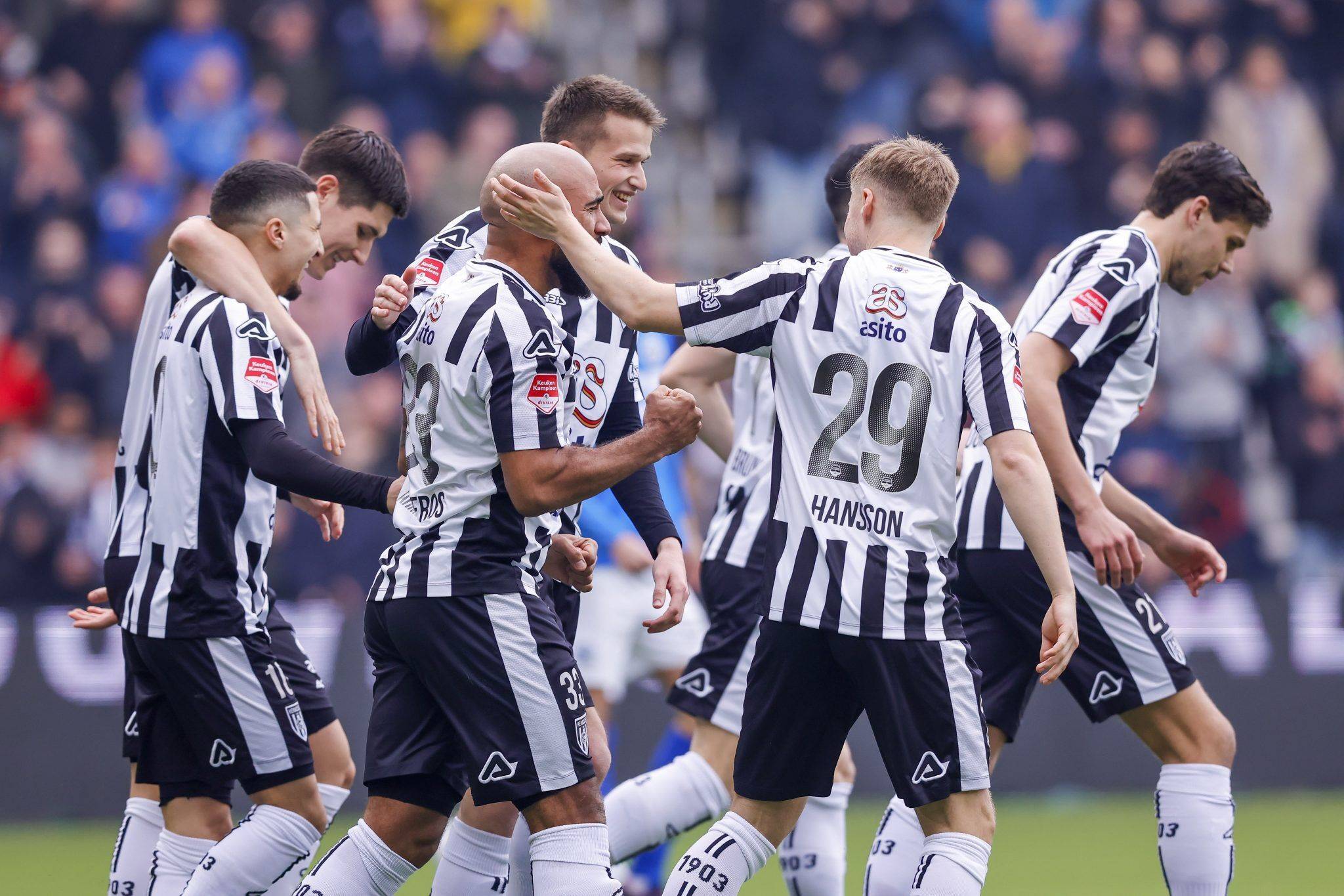 爱游戏体育下载-包含曼城大胜西汉姆联，继续保持榜首位置的词条