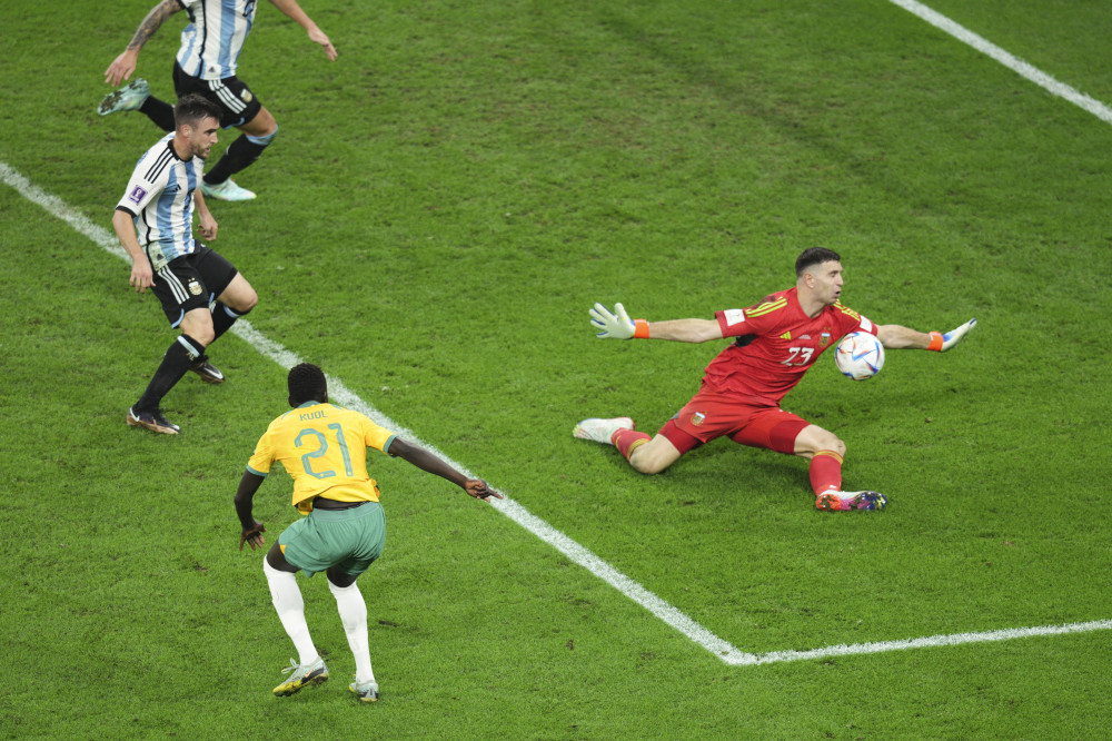 爱游戏在线-足球比赛中的精彩瞬间永远流传在球迷心中的简单介绍