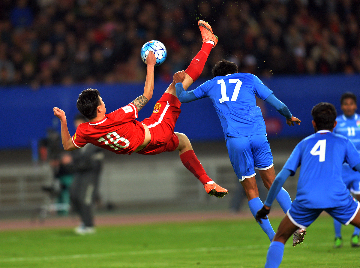 精彩赛事频现，球员拼尽全力争取胜利