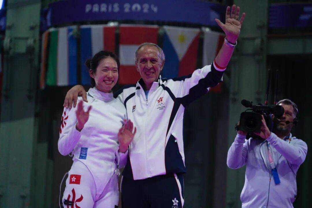 爱游戏官网-女子击剑比赛法国运动员逆风翻盘