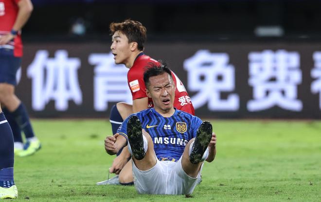 爱游戏官网-江苏苏宁客场出击，挑战重庆当代力争三分的简单介绍