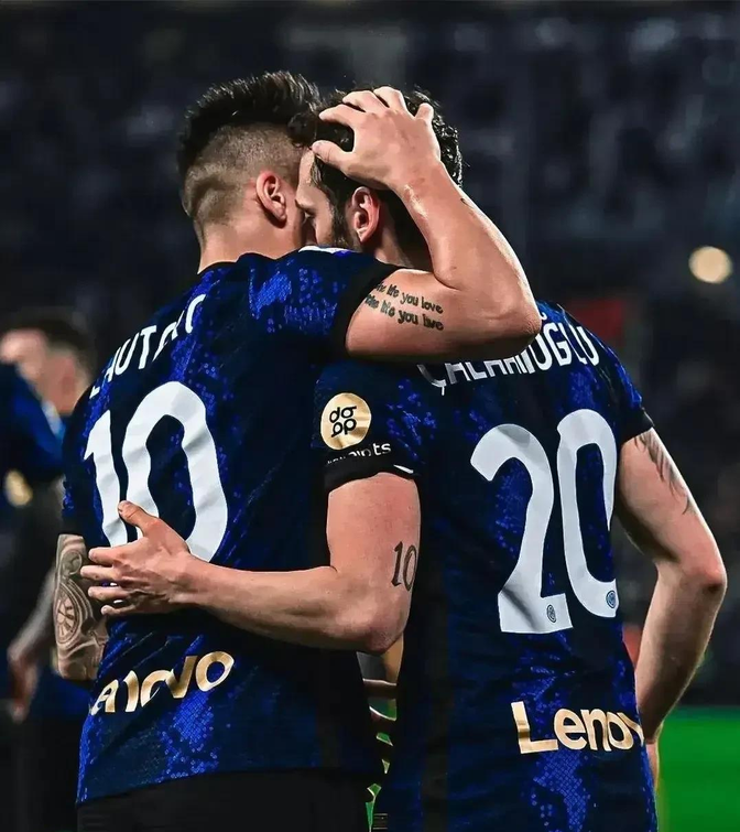 爱游戏体育地址-包含欧预赛场上豪情满满，球员敢拼敢冲的词条